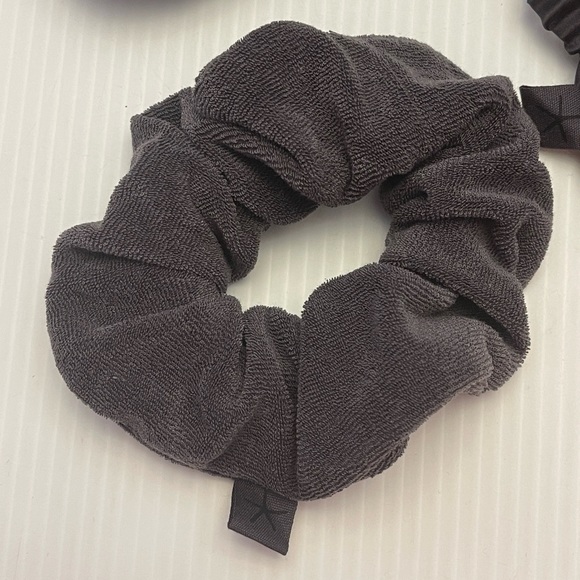 Barefoot Dreams Grey CozyTerry Resort Scrunchie Eye Mask Headband Bag Set - Picture 2 of 6